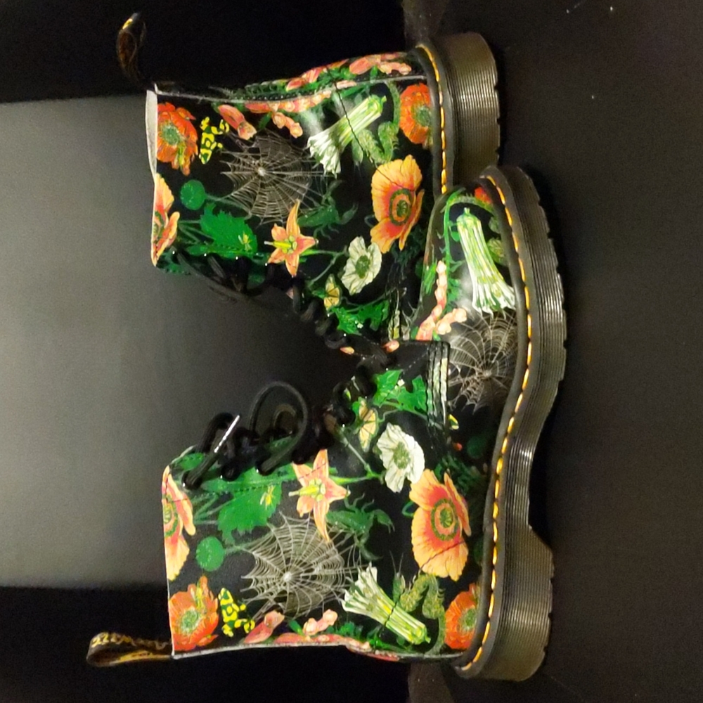 Dr. Doc Martens Boots Wild Botanics Women's US 7 / EU 38